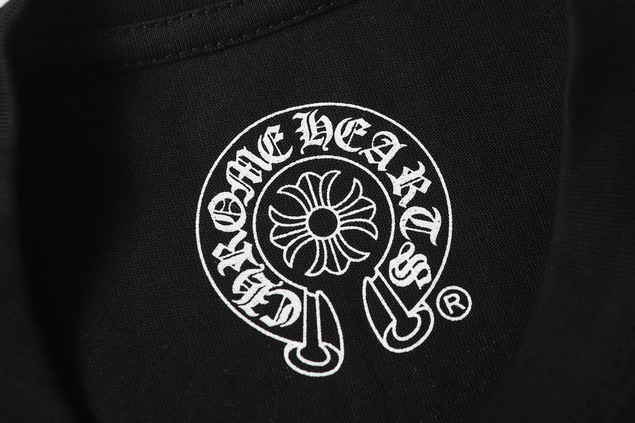 P160 Cross-border model. Those who pursue quality, please do not place an order. -Chrome Hearts/Chrome Hearts Sanskrit color printed popular long-sleeved T-shirt -High weight, high density and high quality. The wool is soft, delicate and skin-friendly. It feels soft and silky. It has excellent warmth and skin-friendly properties.